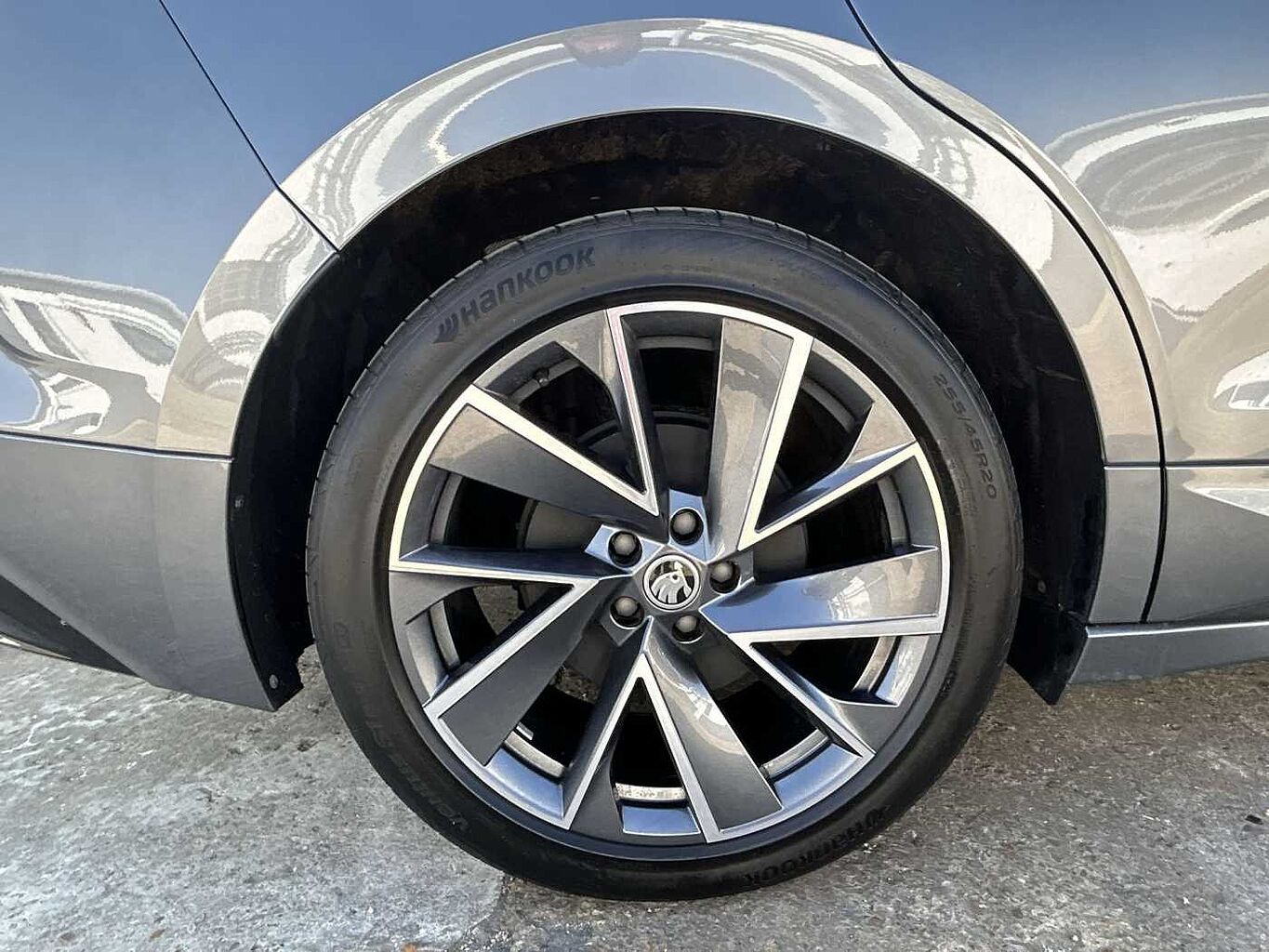SKODA Enyaq Estate 210kW 85x Sportline Plus 82kWh 4x4 5dr Auto